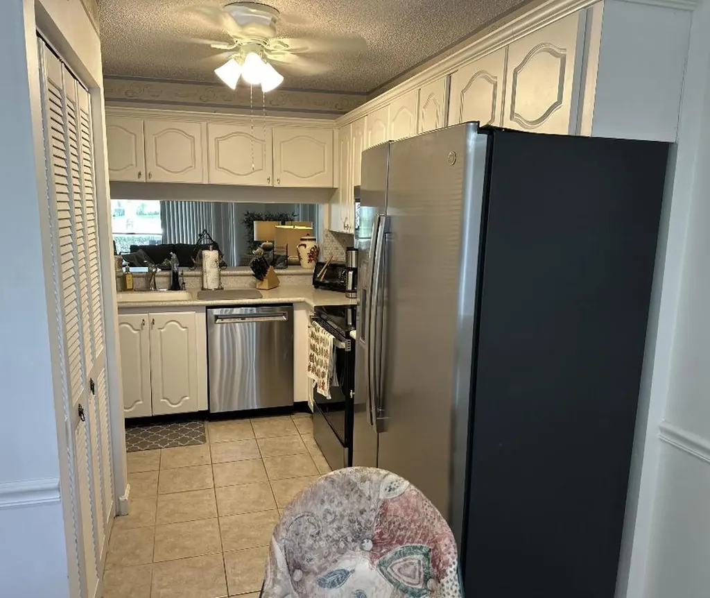 3138 Via Poinciana Lake Worth FL 33467