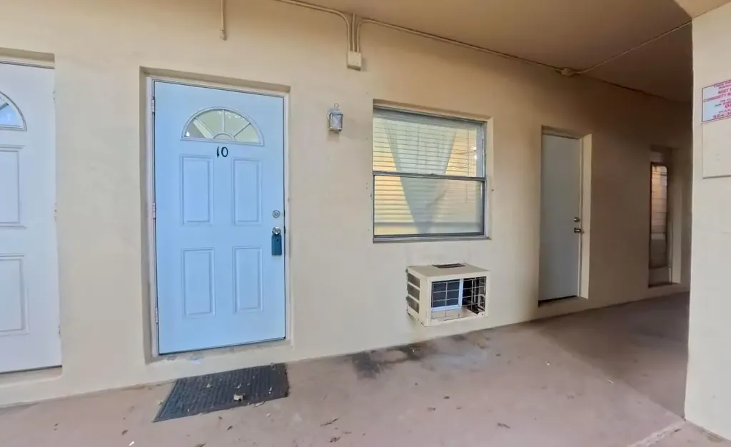 2621 Grant Street Hollywood FL 33020