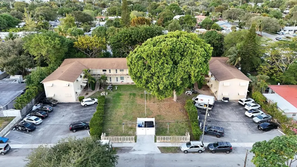 2621 Grant Street Hollywood FL 33020