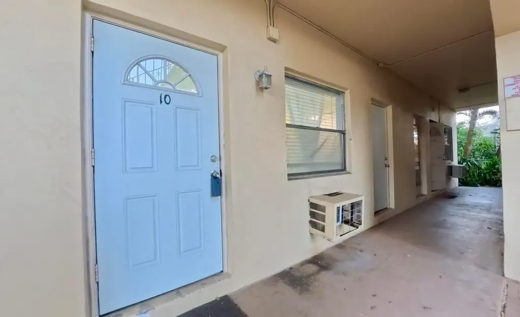 2621 Grant Street Hollywood FL 33020