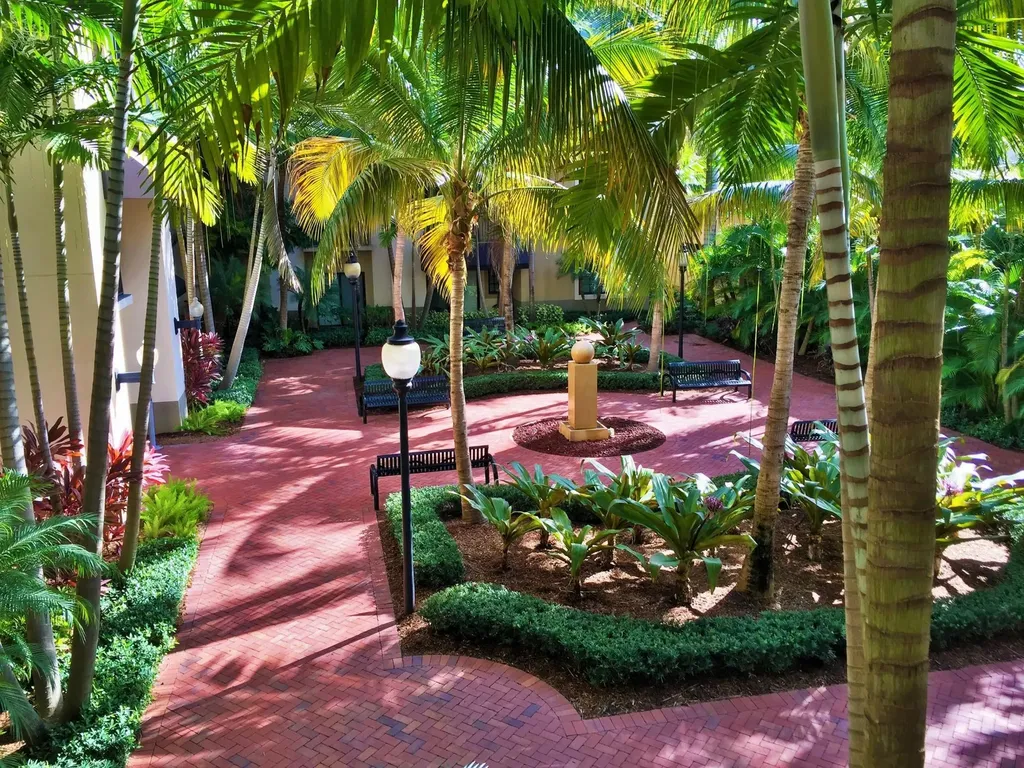 4905 Midtown Lane Palm Beach Gardens FL 33418