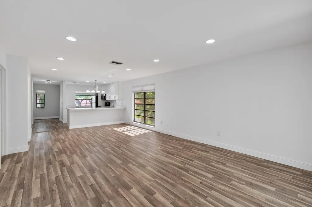8536 Casa Del Lago Boca Raton FL 33433
