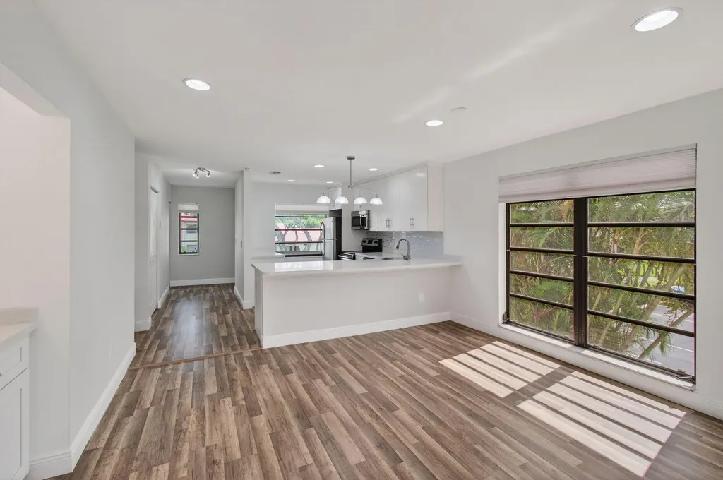 8536 Casa Del Lago Boca Raton FL 33433