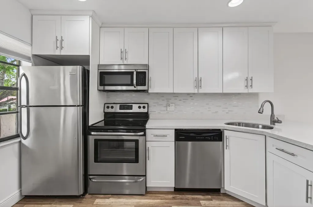 8536 Casa Del Lago Boca Raton FL 33433
