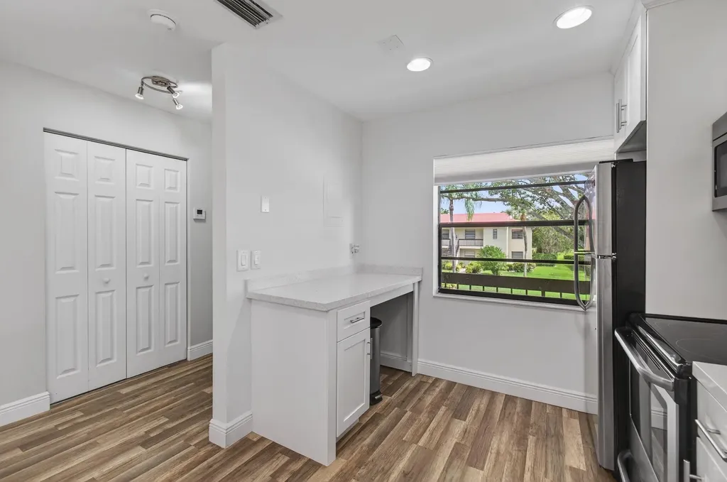 8536 Casa Del Lago Boca Raton FL 33433
