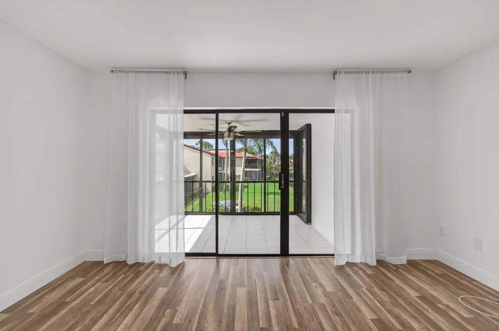 8536 Casa Del Lago Boca Raton FL 33433