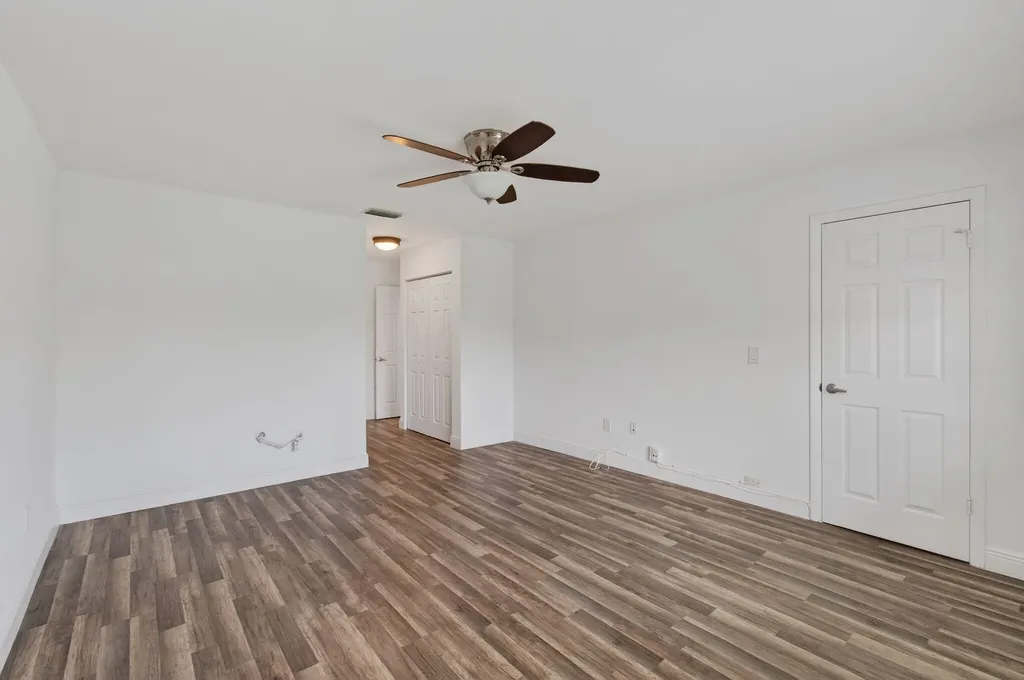 8536 Casa Del Lago Boca Raton FL 33433