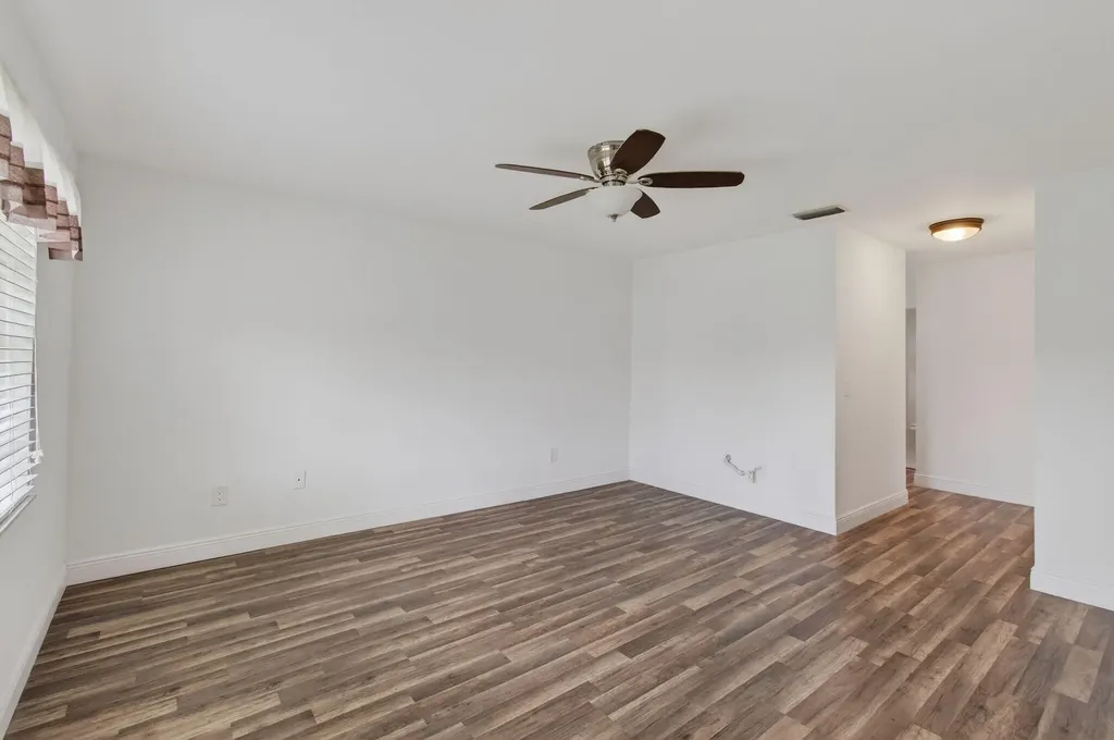 8536 Casa Del Lago Boca Raton FL 33433