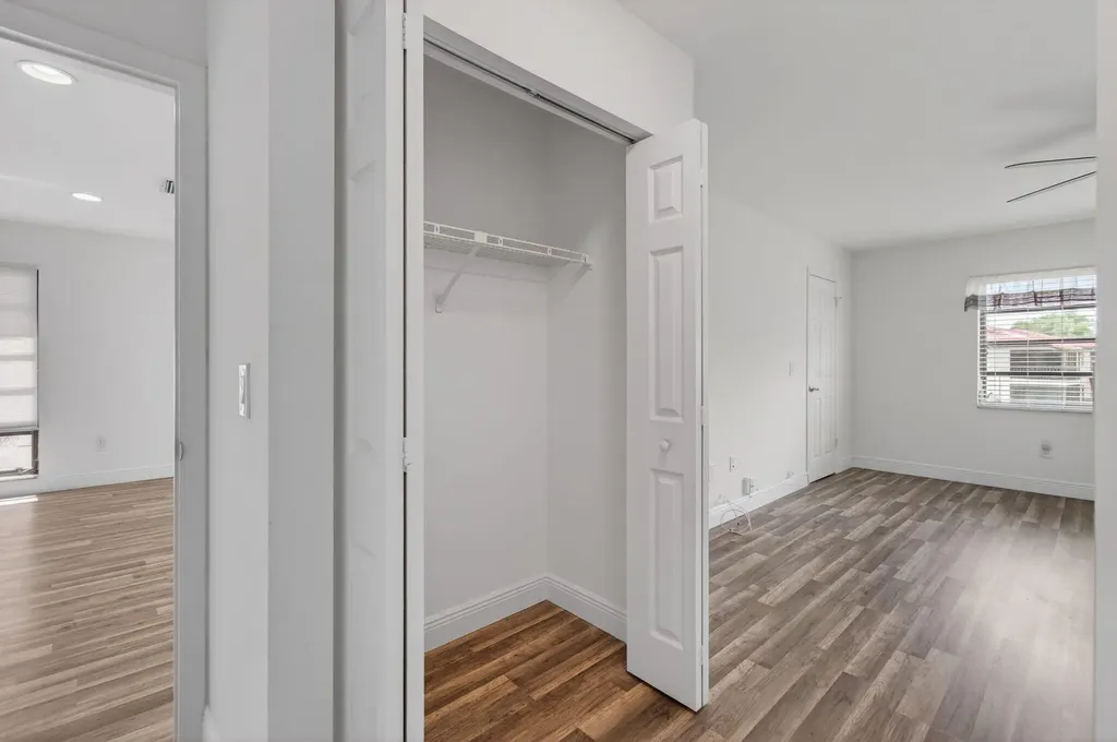 8536 Casa Del Lago Boca Raton FL 33433