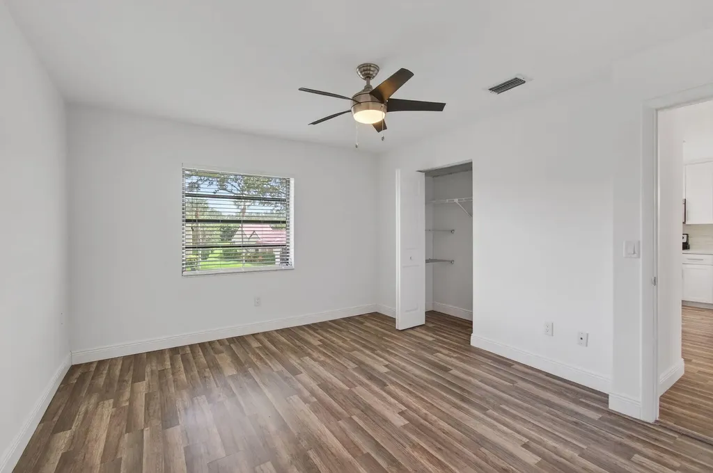 8536 Casa Del Lago Boca Raton FL 33433