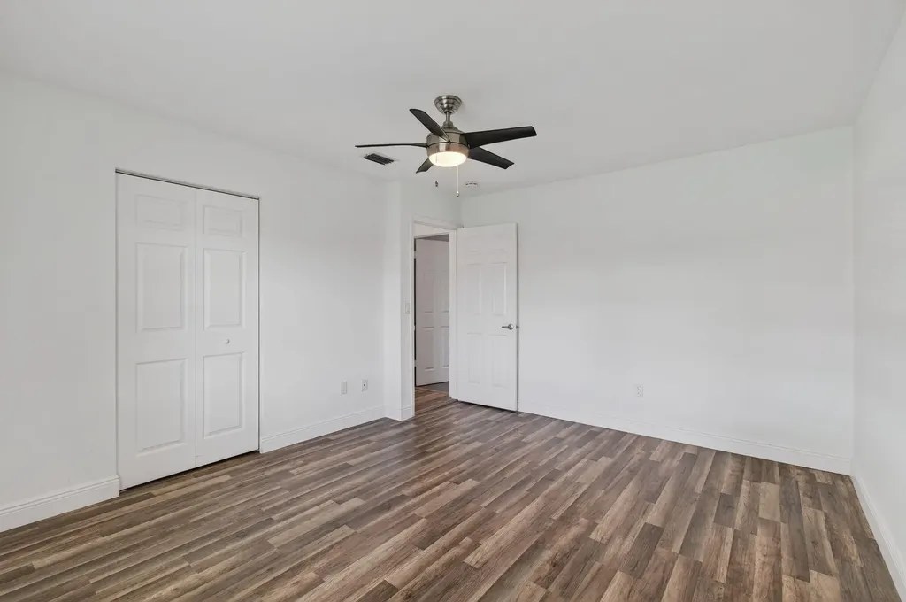 8536 Casa Del Lago Boca Raton FL 33433