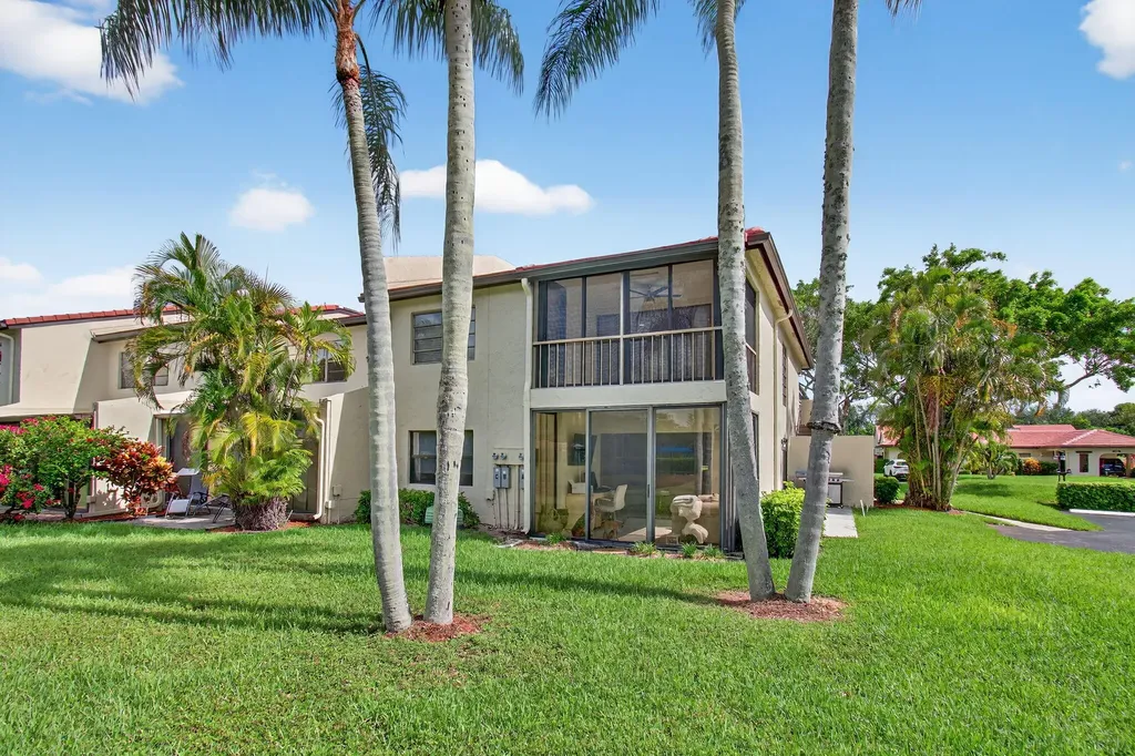8536 Casa Del Lago Boca Raton FL 33433