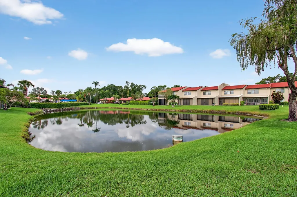 8536 Casa Del Lago Boca Raton FL 33433