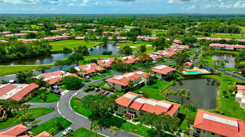8536 Casa Del Lago Boca Raton FL 33433
