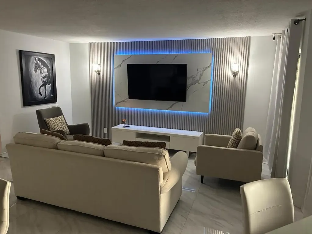 5749 Camino Del Sol Boca Raton FL 33433