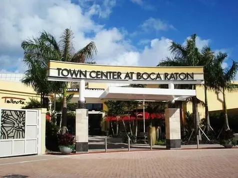 5749 Camino Del Sol Boca Raton FL 33433