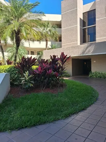 5749 Camino Del Sol Boca Raton FL 33433