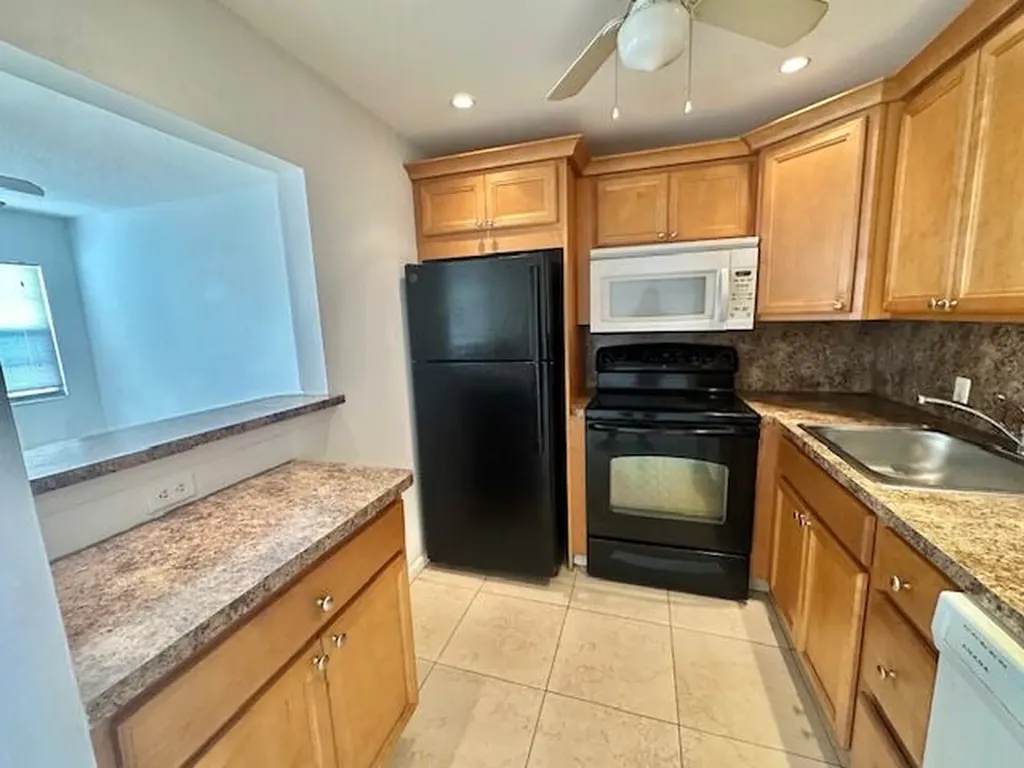 147 Fanshaw D Boca Raton FL 33434
