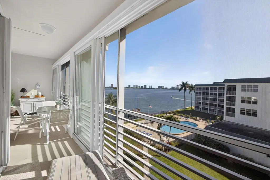 105 Paradise Harbour Boulevard North Palm Beach FL 33408