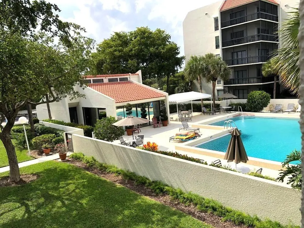 2550 Presidential Way West Palm Beach FL 33401