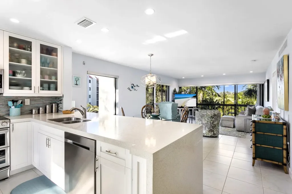 2550 Presidential Way West Palm Beach FL 33401