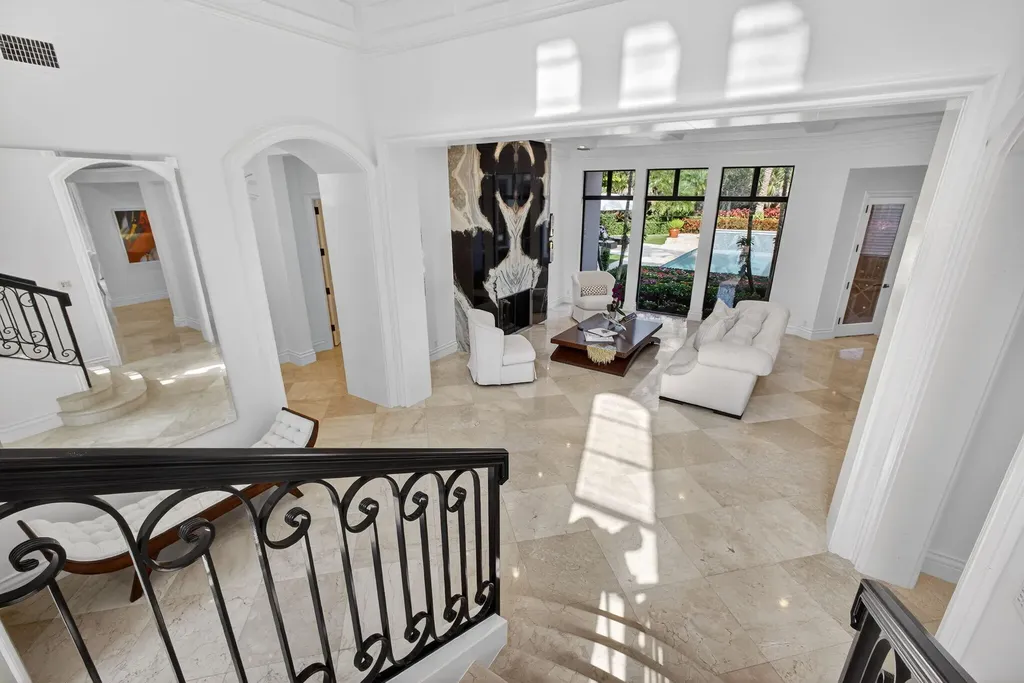 213 Via Palacio Palm Beach Gardens FL 33418