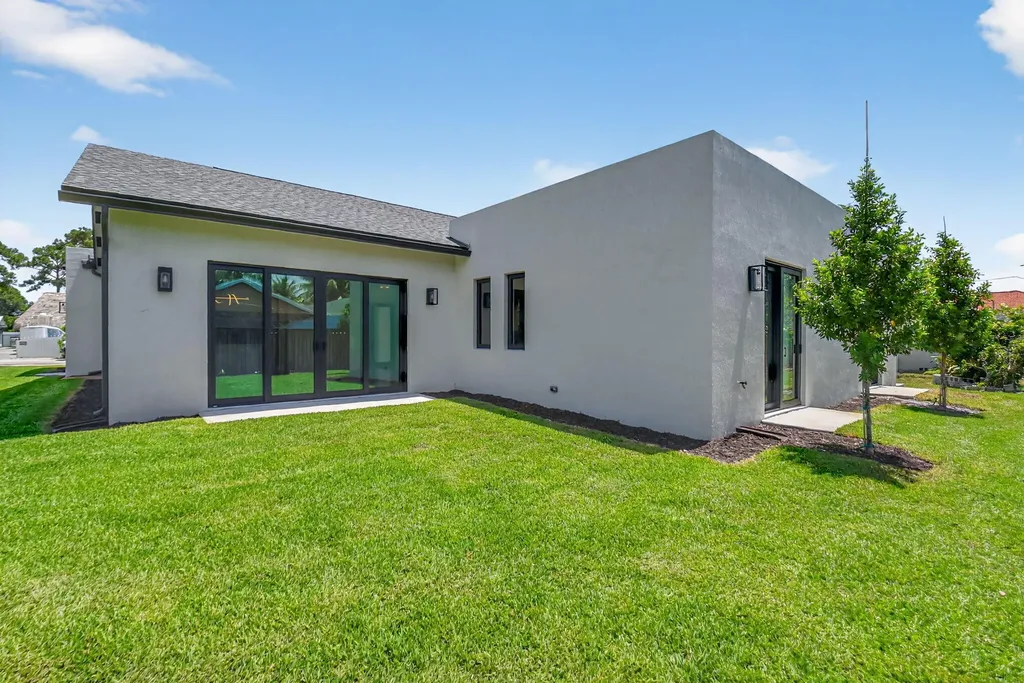 3920 Espan Court Palm Springs FL 33461