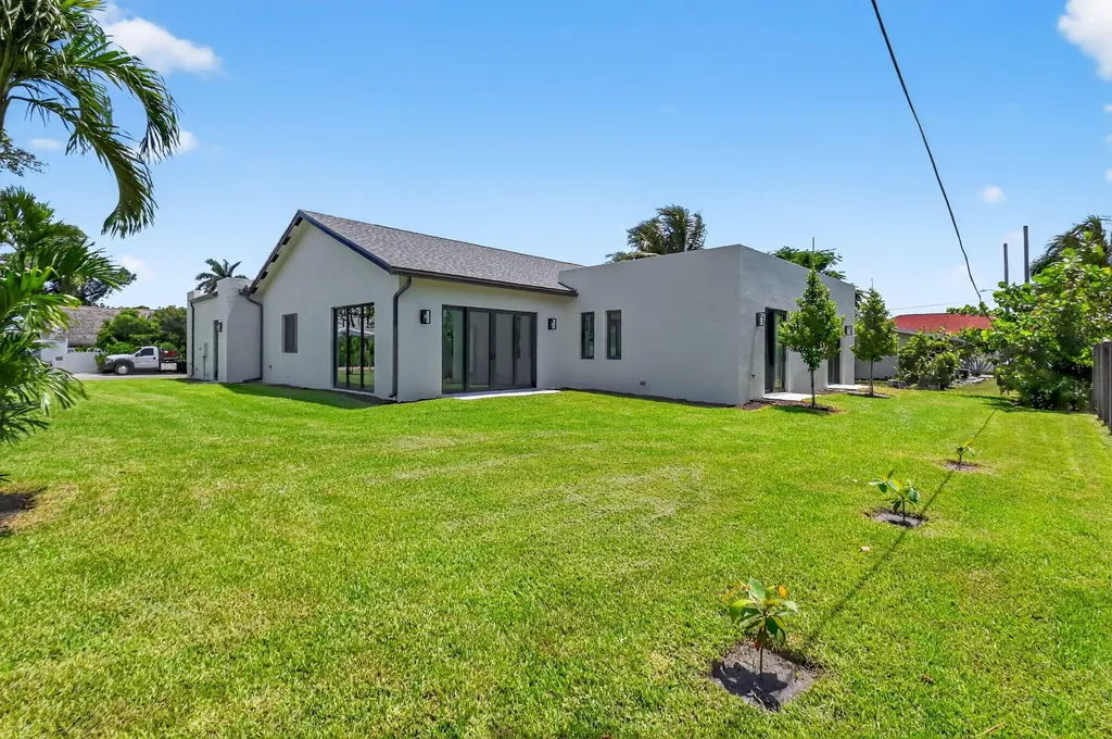 3920 Espan Court Palm Springs FL 33461