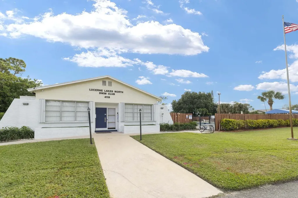4473 Pine Garden Lane Lake Worth FL 33467