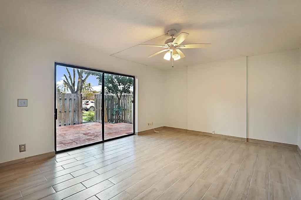 253 Woodland Road Palm Springs FL 33461