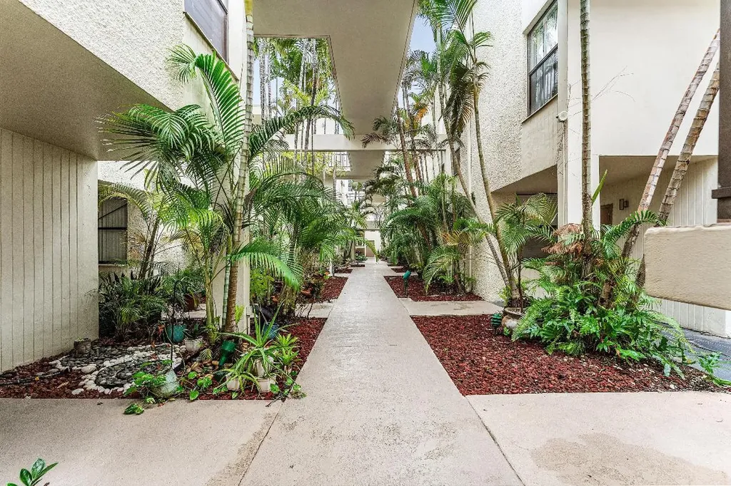 20200 W Country Club Drive Aventura FL 33180