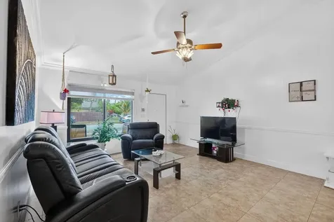1236 SW 75th Avenue North Lauderdale FL 33068