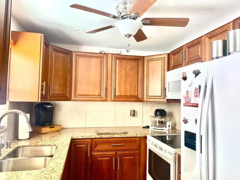 64 Flanders B Delray Beach FL 33484