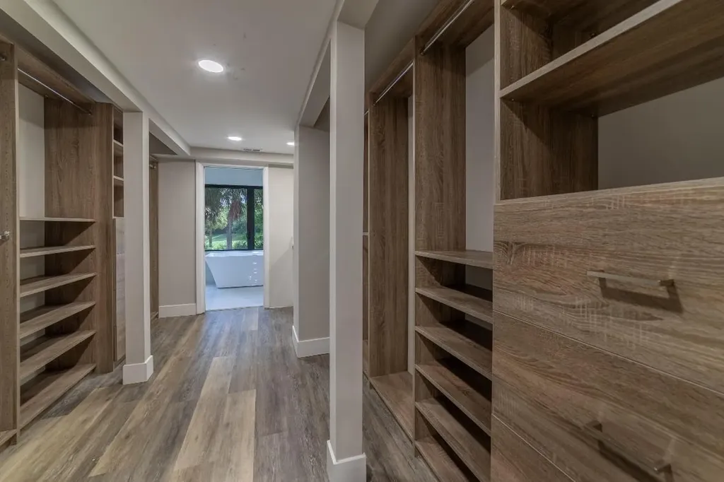 2517 Presidential Way West Palm Beach FL 33401