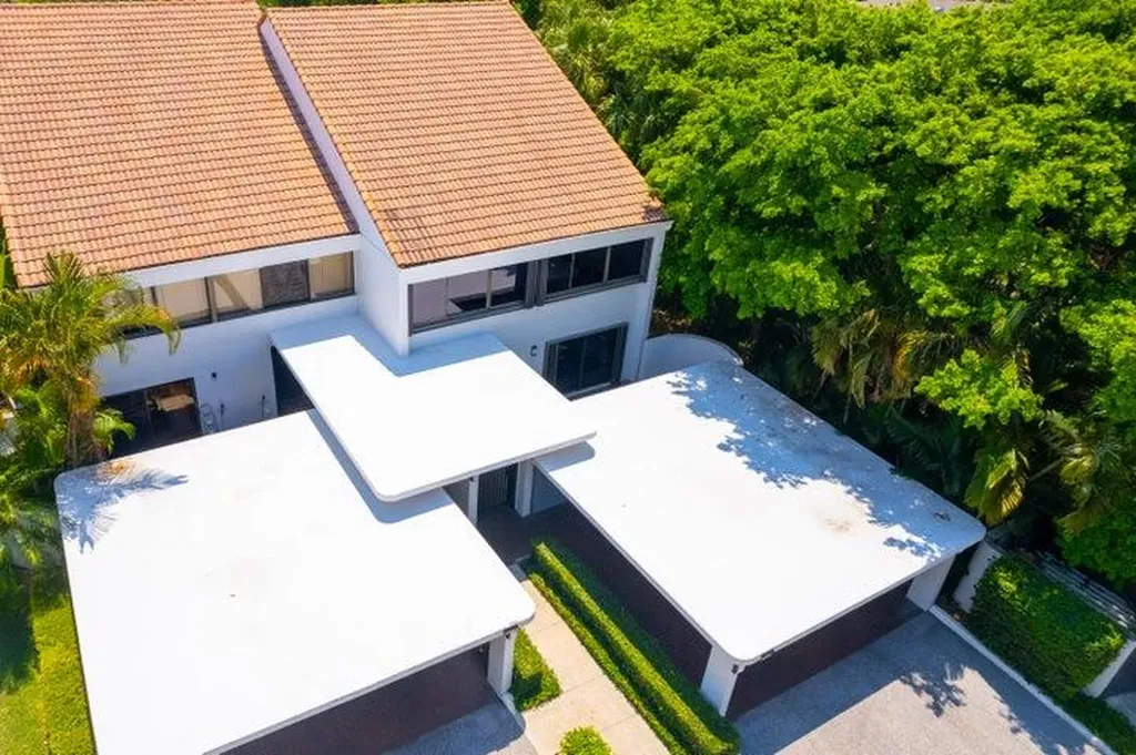 2517 Presidential Way West Palm Beach FL 33401