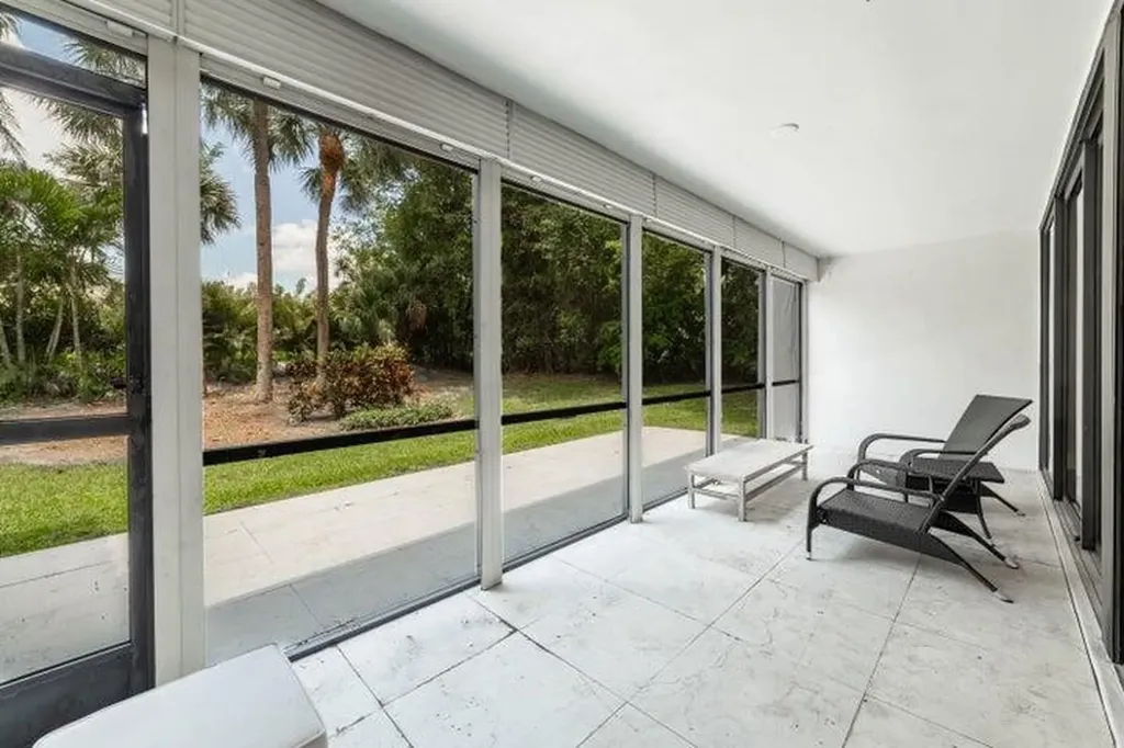 2517 Presidential Way West Palm Beach FL 33401