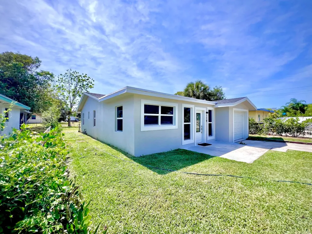 118 SW 9th Avenue Delray Beach FL 33444