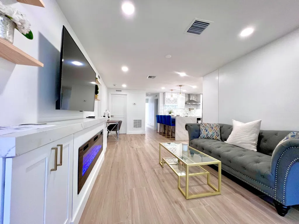 118 SW 9th Avenue Delray Beach FL 33444