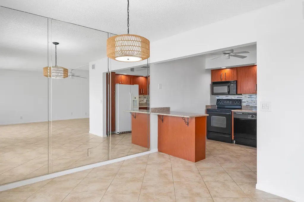306 Wellington E West Palm Beach FL 33417