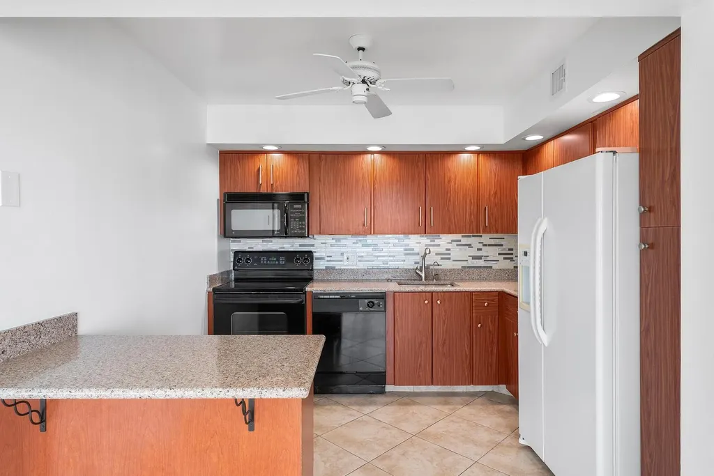 306 Wellington E West Palm Beach FL 33417