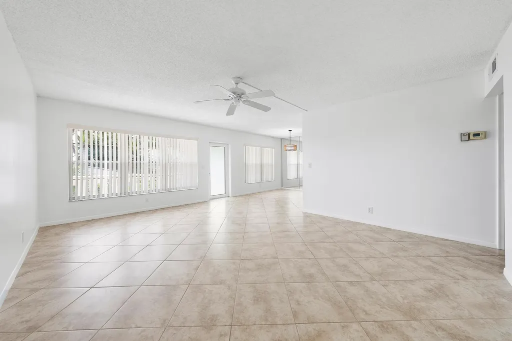 306 Wellington E West Palm Beach FL 33417