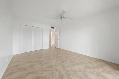 306 Wellington E West Palm Beach FL 33417