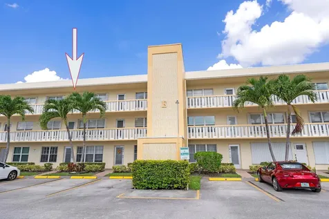 306 Wellington E West Palm Beach FL 33417