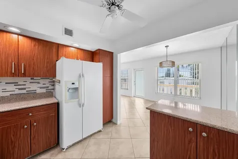 306 Wellington E West Palm Beach FL 33417