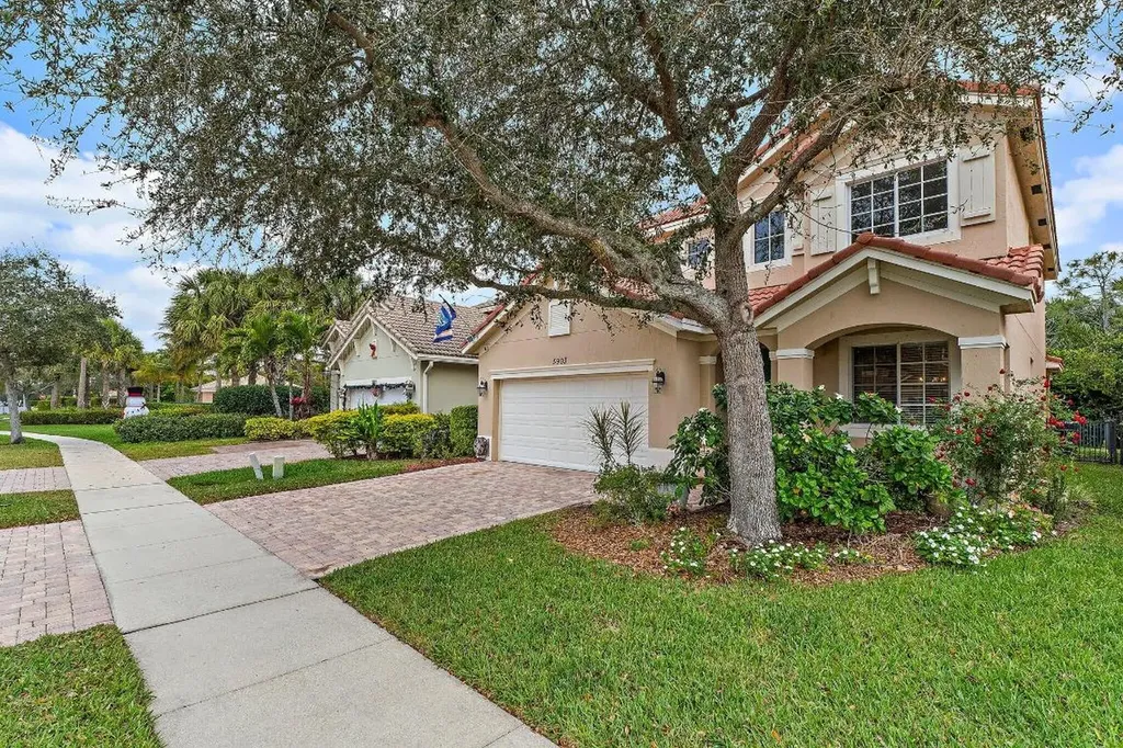 5903 SE Crooked Oak Avenue Hobe Sound FL 33455