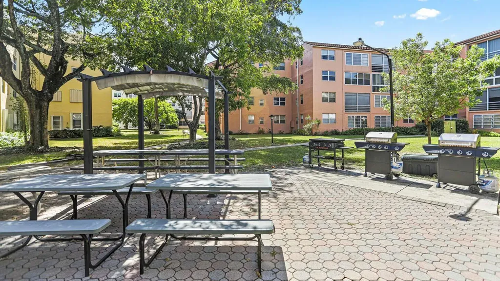 2811 Somerset Drive Lauderdale Lakes FL 33311