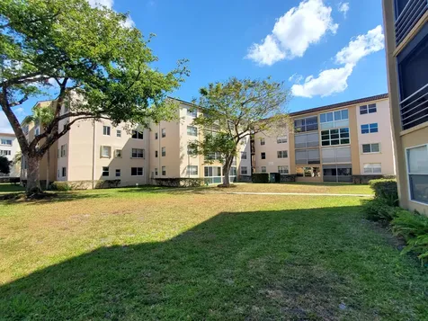 2811 Somerset Drive Lauderdale Lakes FL 33311