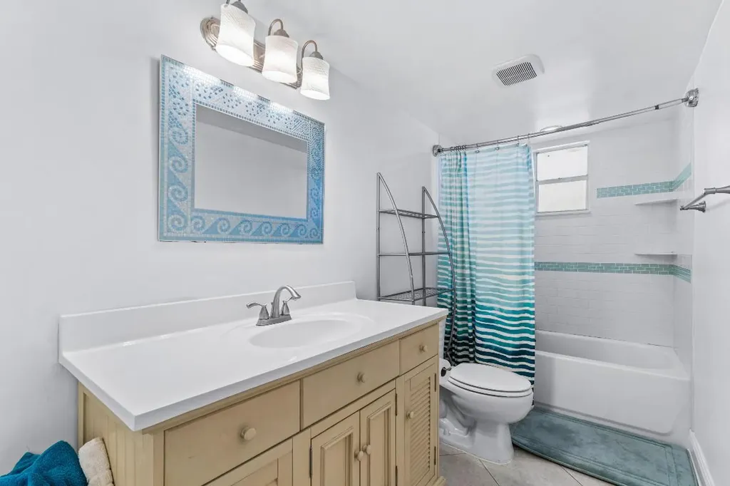 658 NE 6th Court E Boynton Beach FL 33435