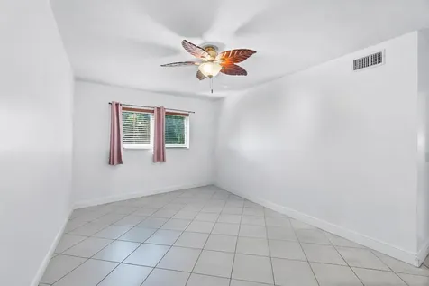 658 NE 6th Court E Boynton Beach FL 33435
