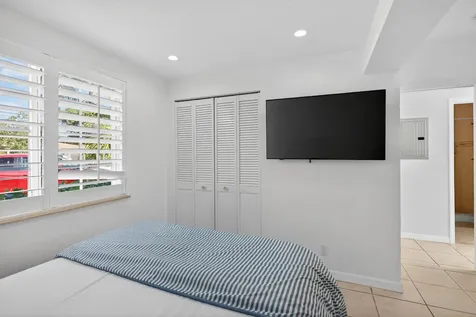 736 NE 34th Court Oakland Park FL 33334